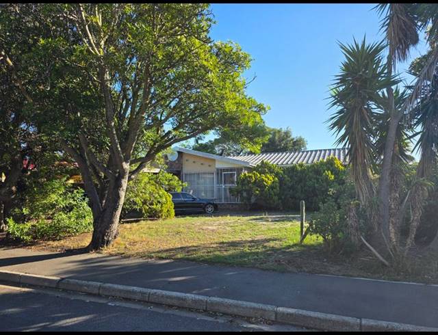 4 BEDROOM HOUSE FOR SALE IN CHURCHILL ESTATE